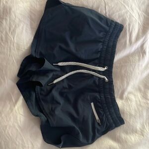 Vuori size M Navy shorts. EUC